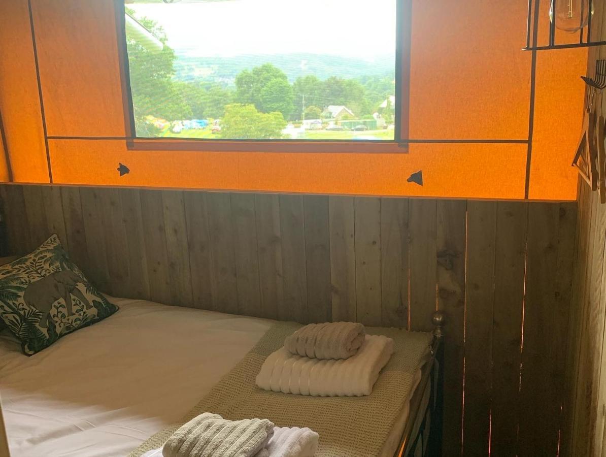Mountain View Safari Tent With Hot Tub In The Heart Of Snowdonia 돌겔라우 외부 사진